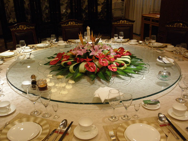 酒店鲜花花艺布置——圆形桌花花艺设计